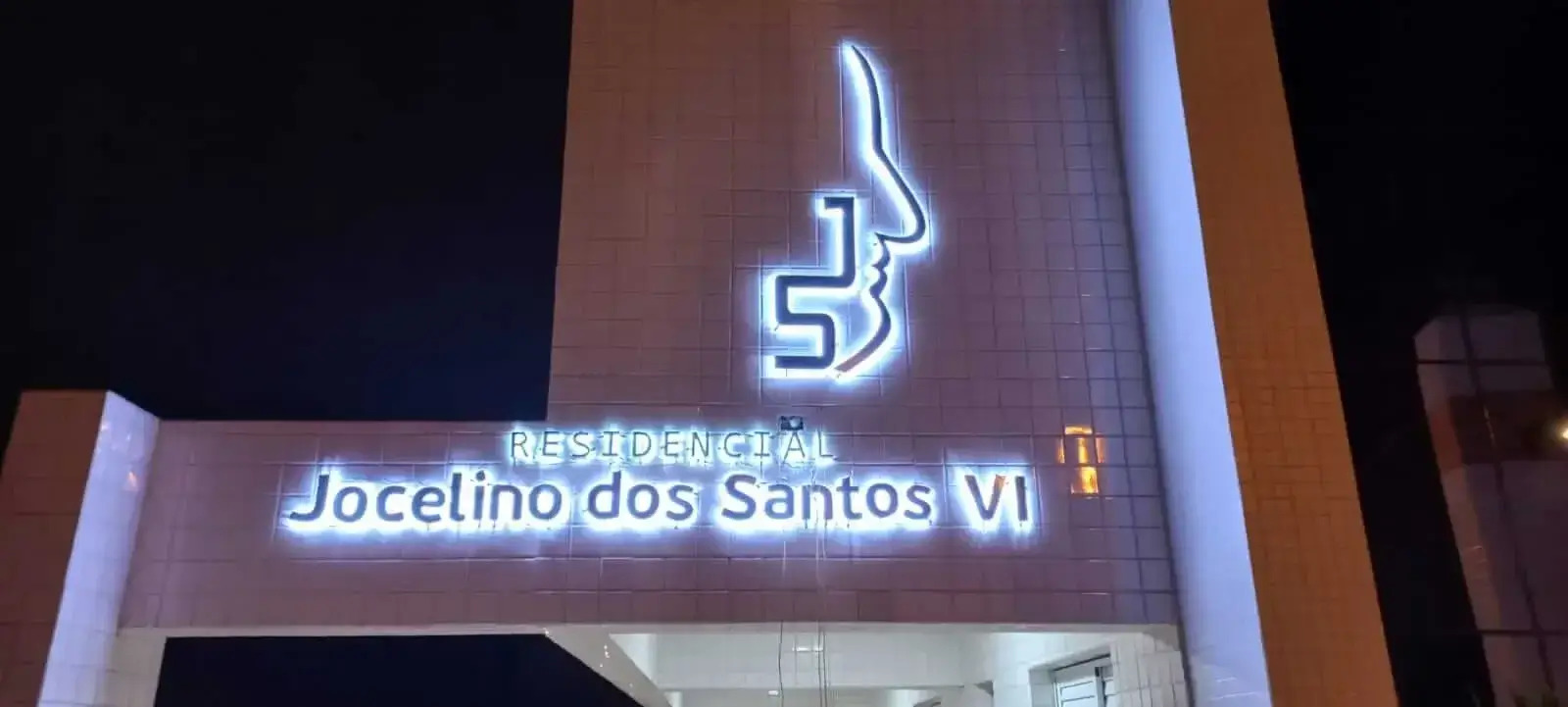 Como as letras em PVC expandido transformam a identidade visual da sua marca