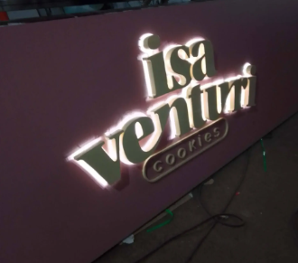 Fachada em ACM com iluminação: a combinação ideal de design, durabilidade e resistência